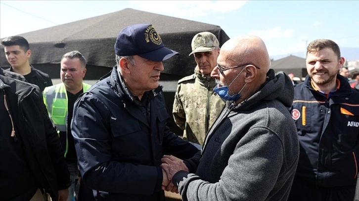 Milli Savunma Bakanı Akar'dan Antakya'daki çadır kentte inceleme