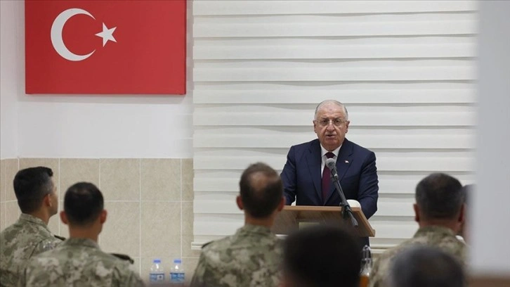 Milli Savunma Bakanı Güler, KKTC'de Mehmetçikle bir araya geldi