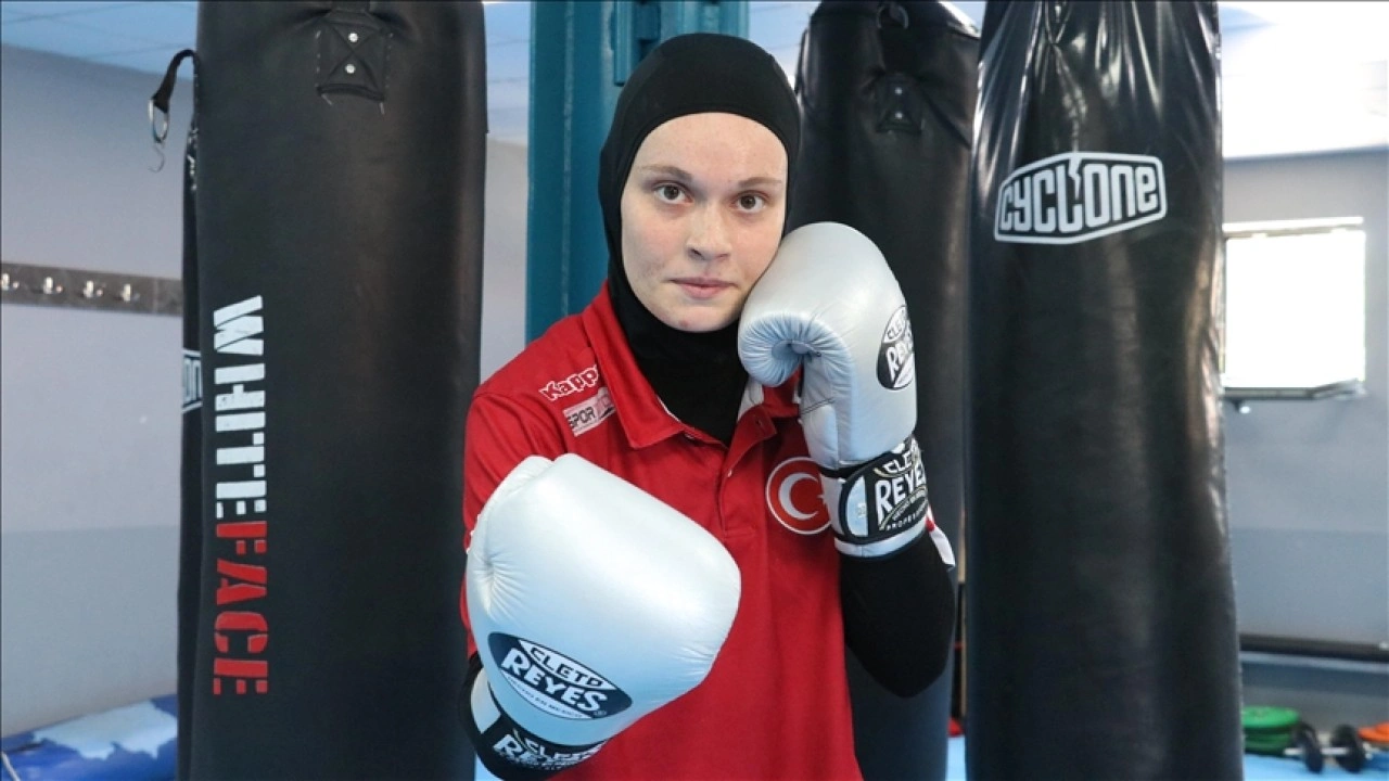 Milli sporcu Ayşe, "kendimi buldum" dediği kick boksta zirveye odaklandı