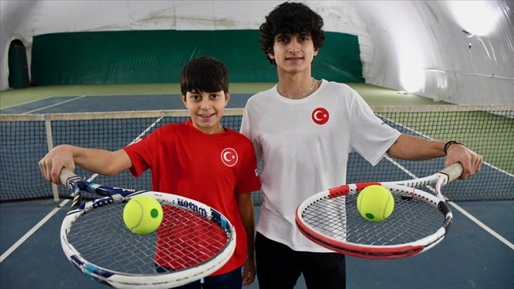 Milli tenisçi kardeşler, hedeflerine ulaşmak için birlikte raket sallıyor