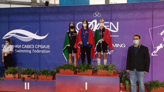 Milli yüzücüler Talya Erdoğan ve Meriç Uygun Sırbistan'da birinci oldu