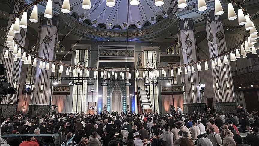 Mira&ccedil; Kandili dualarla idrak edildi