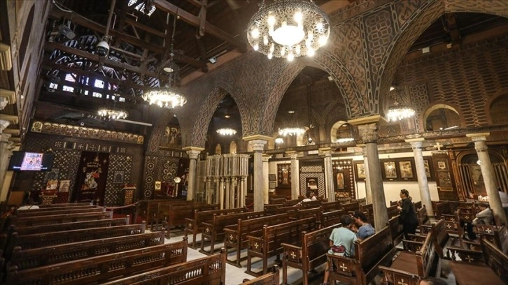 Mısır’da tarihi Asılı Kilise asırlara meydan okuyor