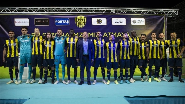 MKE Ankaragücü, yeni transferlerine imza töreni düzenledi