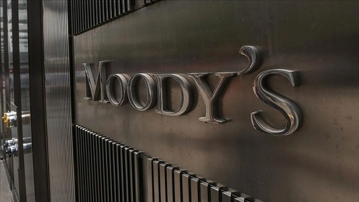 Moody's İngiltere'nin kredi notu görünümünü negatife çevirdi