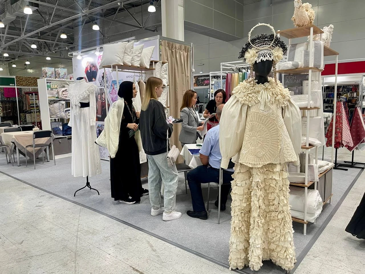 Moskova Crocus Expo’da dünya tekstil fuarına Türk firmaları da katıldı