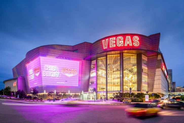 Moskova'da Vegas Crocus City'de Stockmann, Mango ve Li-Ning açıldı