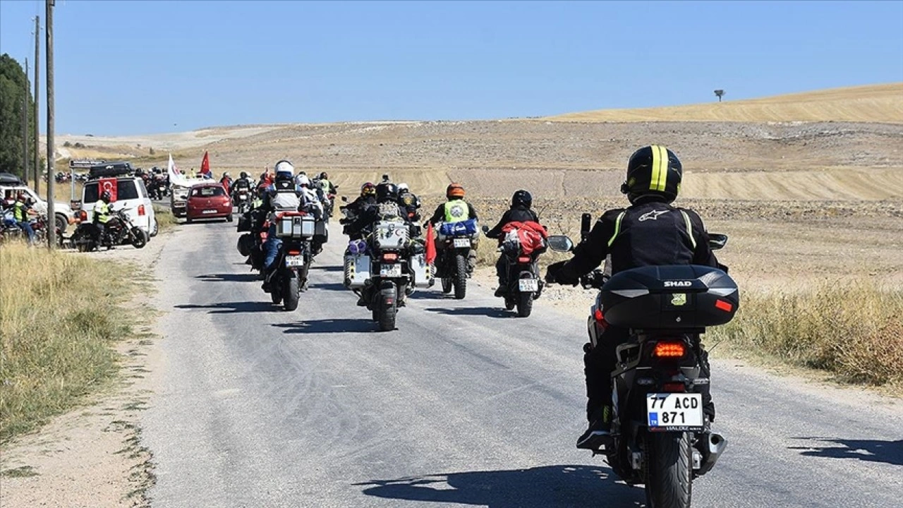 Motosiklet gönüllüleri, Büyük Taarruz'u "süvarinin izinden" giderek anıyor