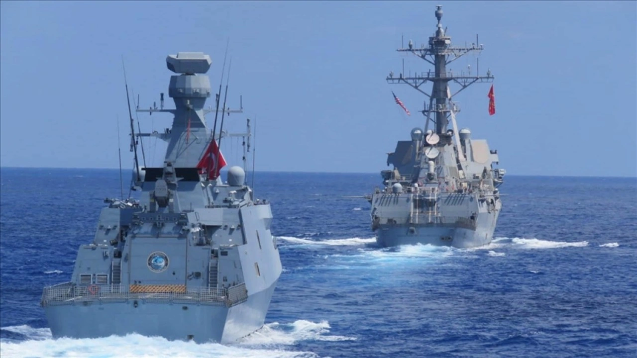 MSB: Doğu Akdeniz'deki insani yardım faaliyetleri kapsamında 11 kişi tahliye edildi