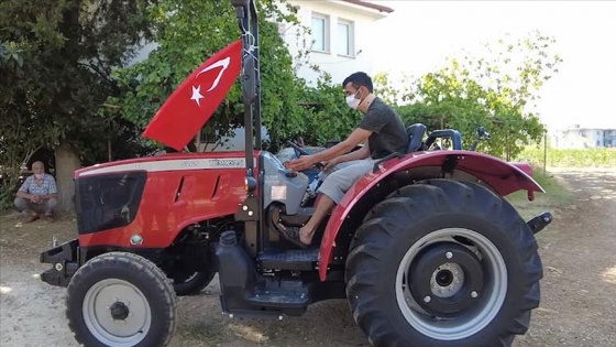 Muğla'da orman yangınına müdahale eden çiftçinin hasar gören traktörünün yerine yenisi alındı