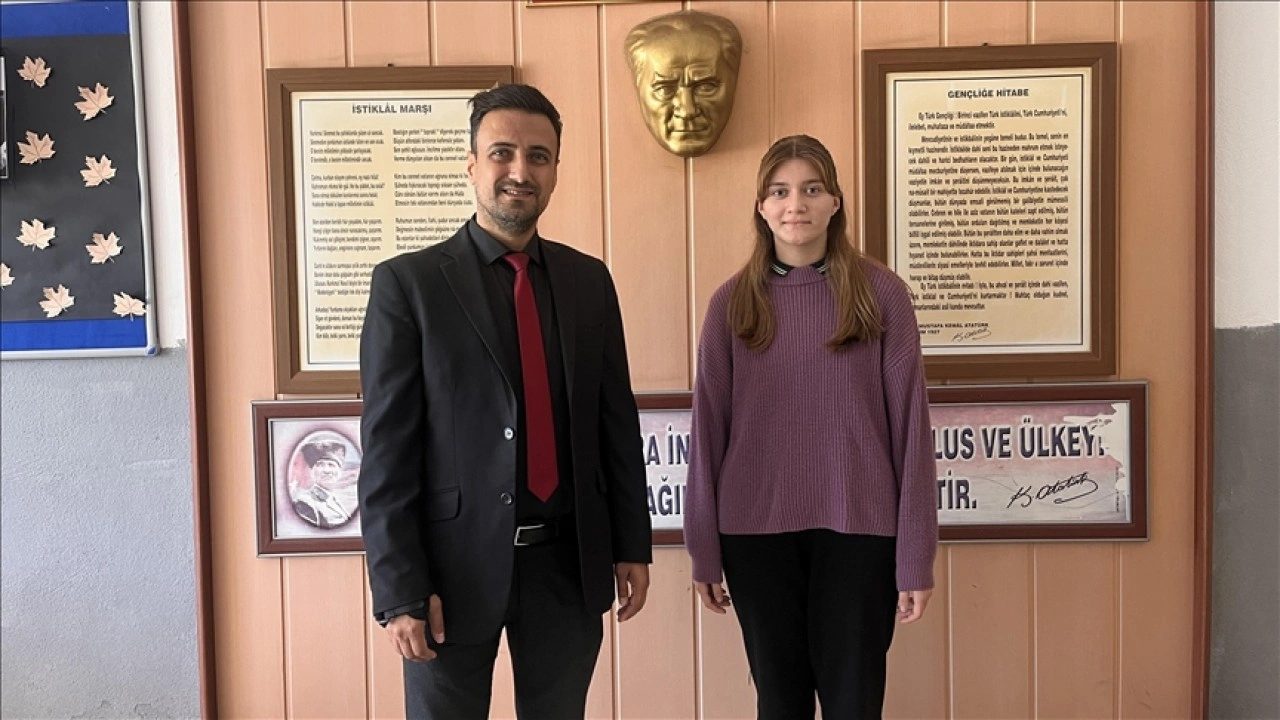 Muğla'da ortaokul öğrencisi kazandığı bursun ilk ödemesini okuluna bağışladı