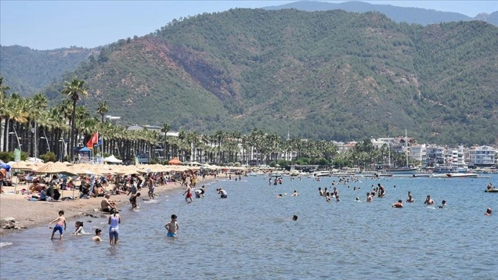 Muğla sahillerinde bayram tatili yoğunluğu yaşanıyor