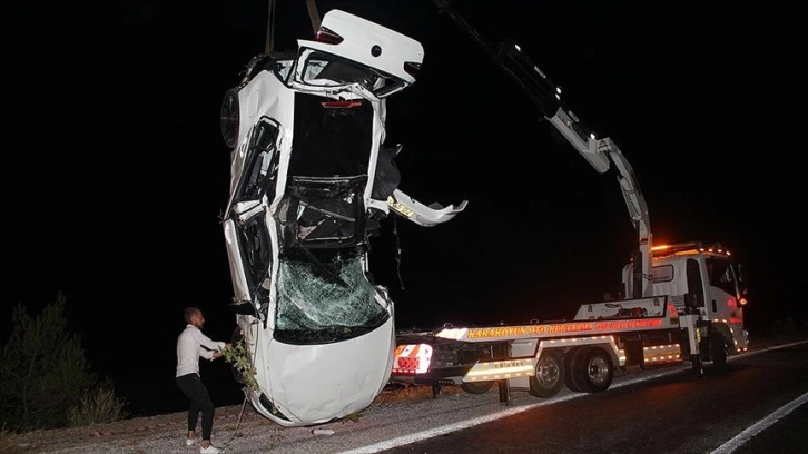 Muğla'da dere yatağına yuvarlanan otomobildeki 2 kişi öldü, 2 kişi yaralandı