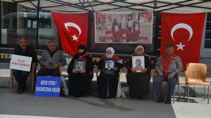 Muşlu aileler çocukları için DEM Parti önündeki eylemlerini sürdürüyor