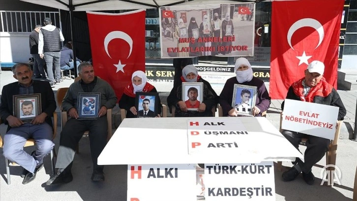 Muşlu aileler, HDP önündeki eylemlerine devam ediyor