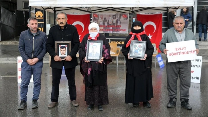 Muşlu ailelerin DEM Parti önündeki eylemi sürüyor