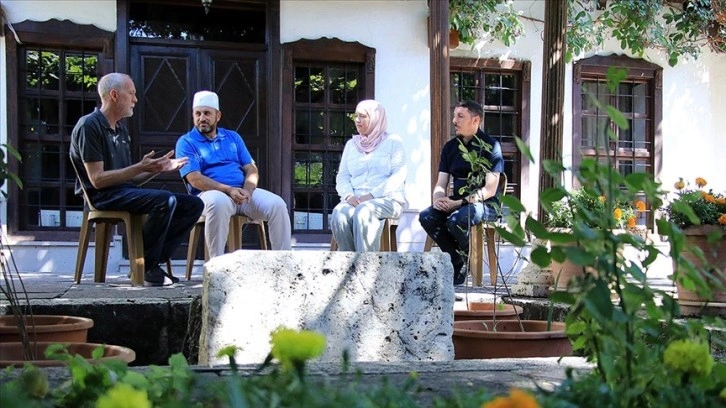 Müslüman olan 10 İngiliz geldikleri Konya'da duygu dolu anlar yaşadı