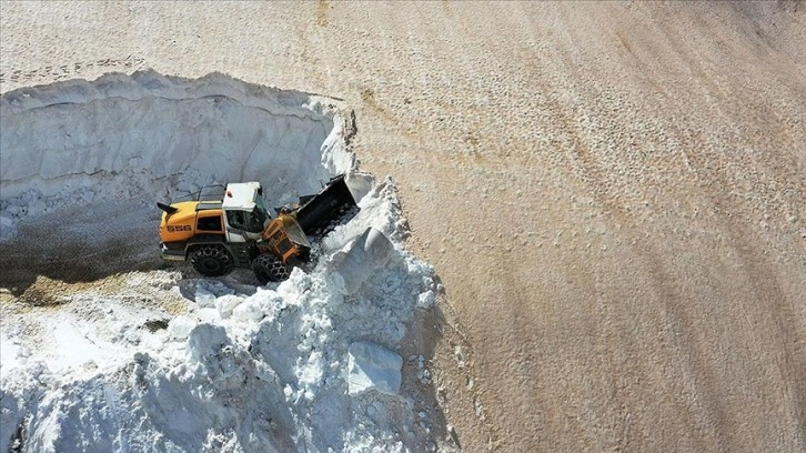 Muş'ta köylülerin alternatif olarak kullandığı yol bir haftada açıldı