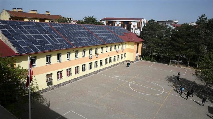 Muş'ta okulun elektrik ihtiyacının yarısı güneş enerjisinden karşılanıyor