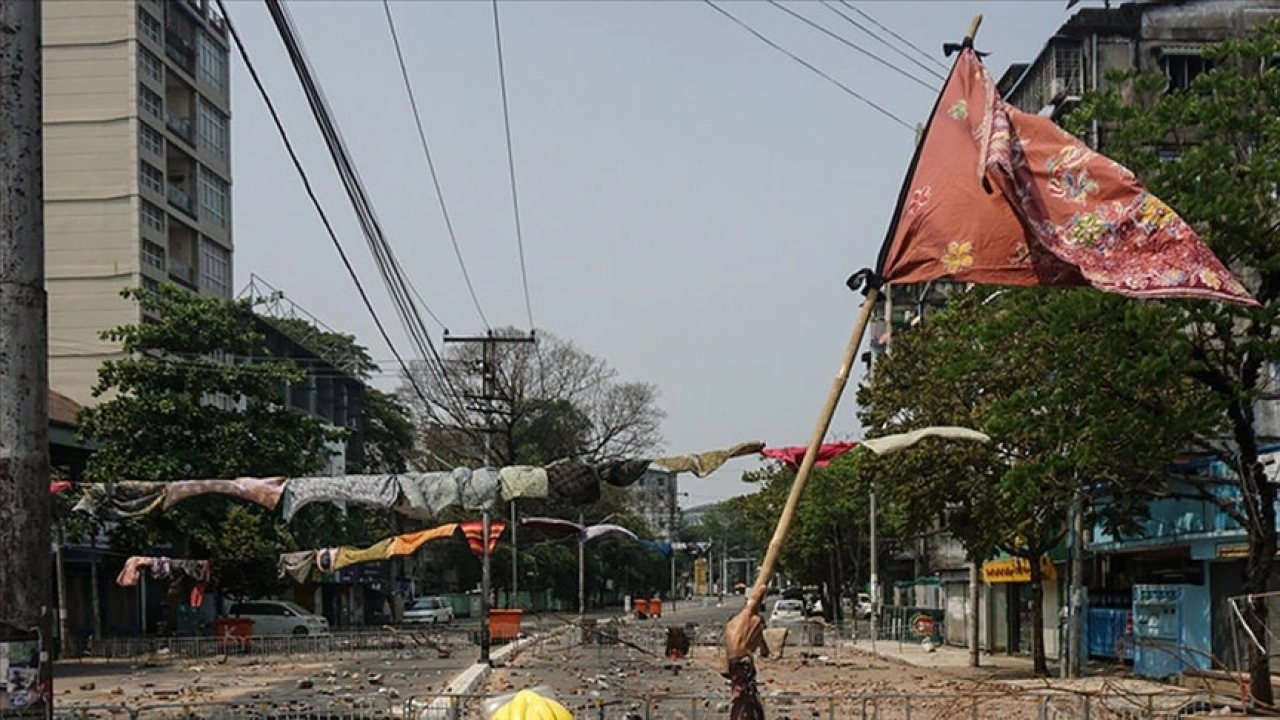 Myanmar'da se&ccedil;imlerin başlamasının ardından isyancı gruplar, Sagaing b&ouml;lgesinde 3 noktayı aldı
