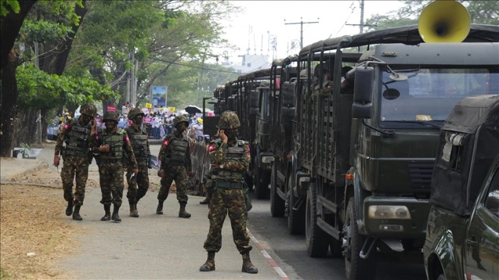 Myanmar'da yeni zorunlu askerlik yasasıyla her ay 5 bin kişi askere alınacak