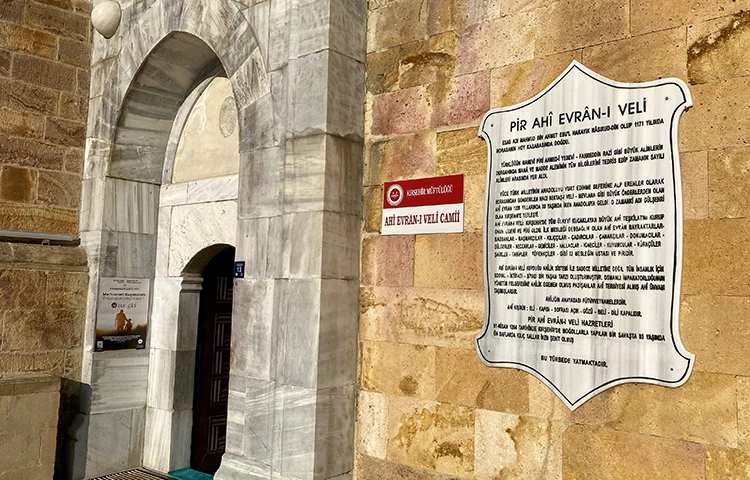 Bir medeniyet hareketi Ahîlik: Ahiliğin açık ve kapalı şartları -Hikmet Kara yazdı-