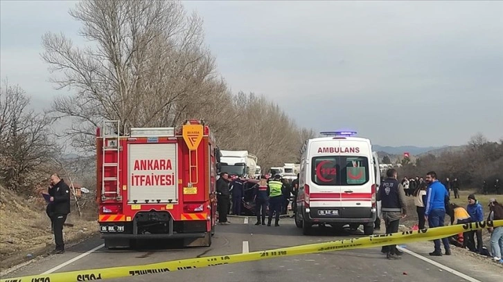 Nallıhan'daki trafik kazasında 4 kişi öldü, 2 kişi yaralandı