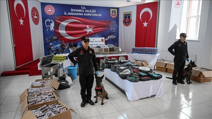 'Narkogüç-40 Operasyonu'nda İstanbul'da yakalanan 5 zanlı adliyeye gönderildi