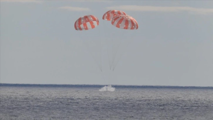 NASA'nın Ay'a dönüş programının test aracı Orion, Ay'ın yörüngesinden Dünya'ya döndü