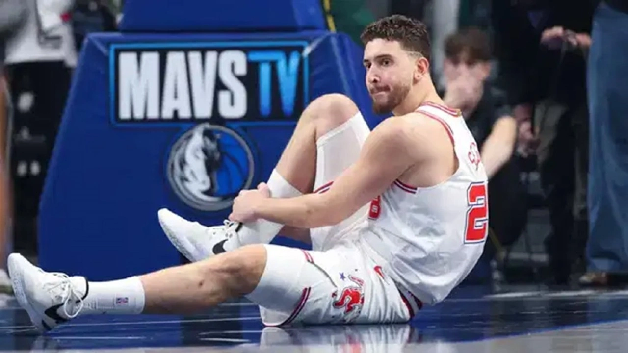 NBA'de Alperen Şeng&uuml;n'&uuml;n sakatlandığı ma&ccedil;ta Rockets, Mavericks'e yenildi