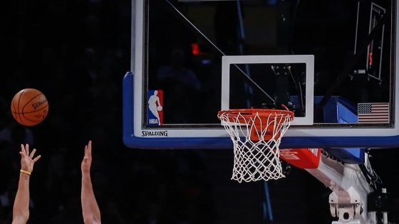 NBA'de ilk kez bir maçta 2 kadın hakem görev aldı