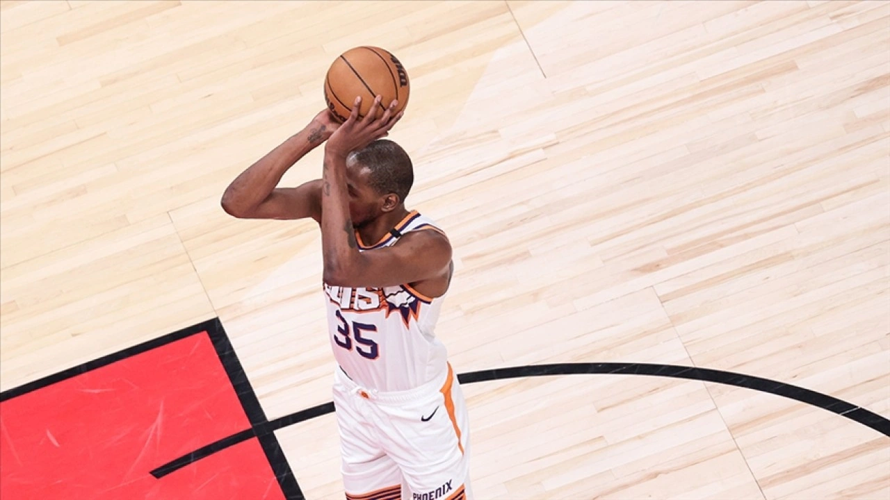NBA'de Suns, son saniye &uuml;&ccedil;l&uuml;ğ&uuml;yle kazandı