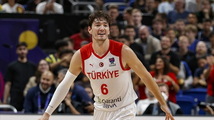 NBA'de Cedi Osman, üç takımlı takasta San Antonio Spurs'e transfer oldu