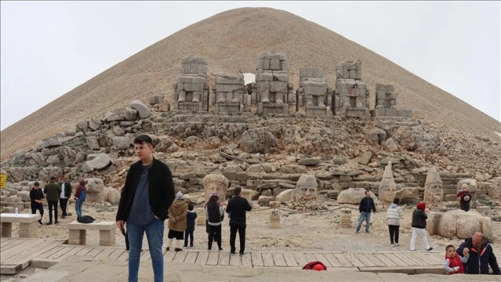 Nemrut Dağı'nda bayram yoğunluğu yaşandı