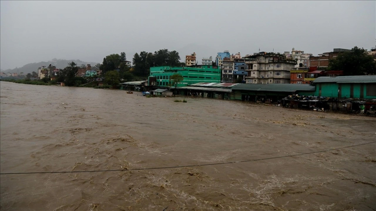 Nepal'de şiddetli yağışların yol açtığı afetlerde hayatını kaybedenlerin sayısı 47'ye yükseldi
