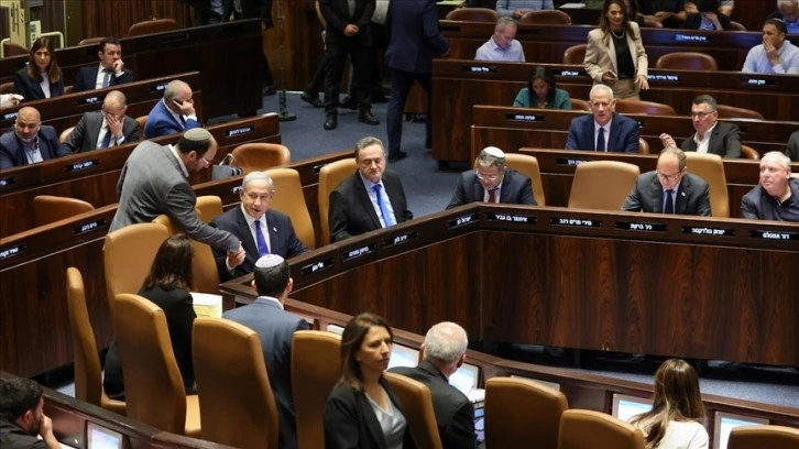 Netanyahu hükümeti, İsrail'i siyasi kaosa sürükleyen yasa tasarısını Meclisten geçirdi