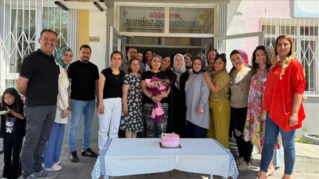 Nevşehir'de 30 yıllık meslek hayatının ardından emekli olan öğretmene duygulandıran veda