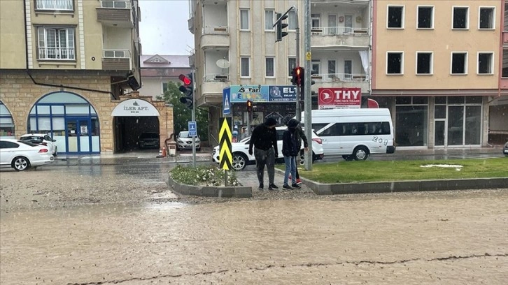Nevşehir, Sivas ve Kırşehir'de sağanak hayatı olumsuz etkiledi
