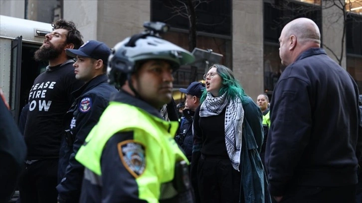 New York'ta, Biden'ı protesto eden 50'ye yakın protestocu gözaltına alındı