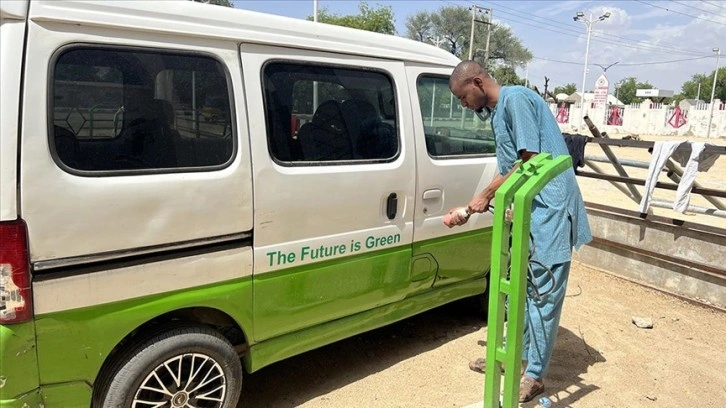 Nijerya'da hava kirliğiyle mücadele için elektrikli araç üretti