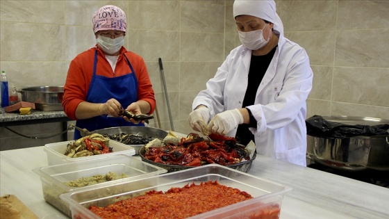 Ninelerinden öğrendikleri yöntemle 'Balkan sosu' üretiyorlar