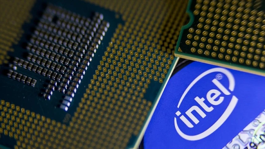 Intel'in geliri üçüncü çeyrekte arttı