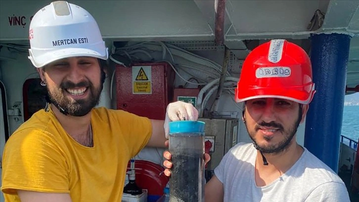 'ODTÜ Bilim Gemisi' Marmara'nın kirlilik tarihini ortaya çıkarmak için demir aldı