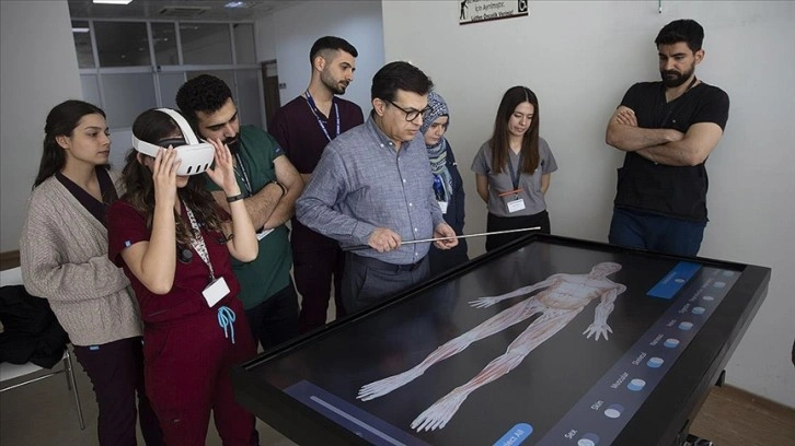 Öğrenciler "dijital kadavra" ile anatomiyi sanal ortamda öğreniyor