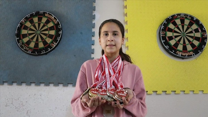 Öğretmenleri sayesinde dart sporuna başlayan Ceylin'in hedefi Avrupa