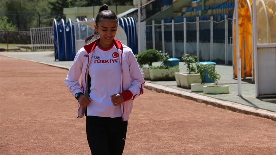 Okul koridorunda fark edilen Fatma atletizmde iddialı