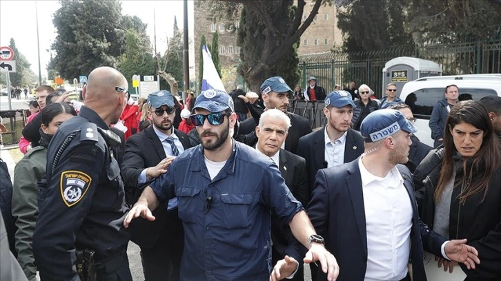 On binlerce İsrailli, Netanyahu'nun tartışmalı yargı düzenlemesini parlamento önünde protesto e