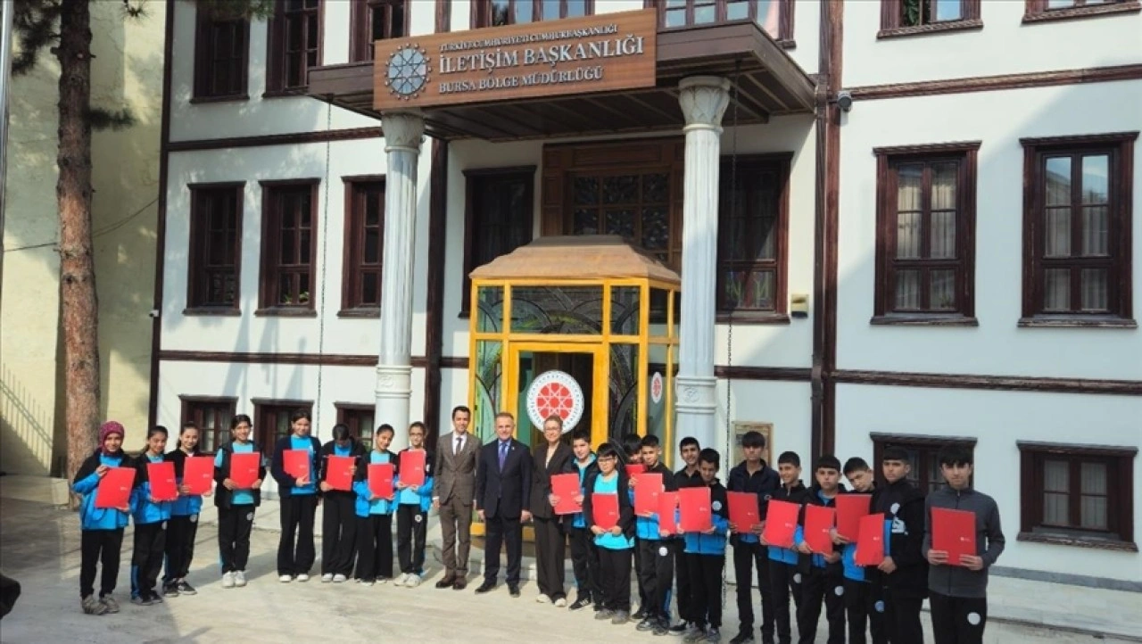 Ortaokul öğrencileri Cumhurbaşkanlığı İletişim Başkanlığı Bursa Bölge Müdürlüğünü ziyaret etti