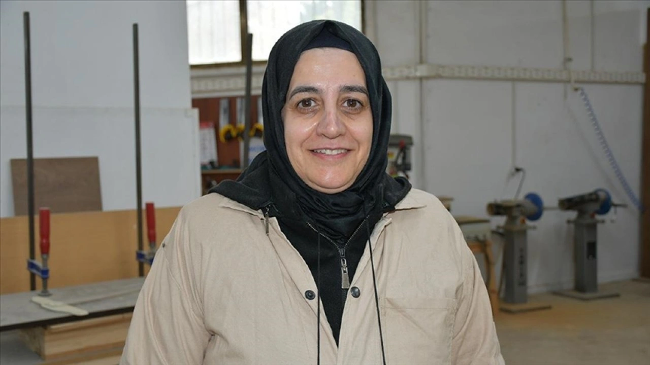 Ortaokul ve liseyi a&ccedil;ık &ouml;ğretimde okuyan kadın, kızından ilham alarak &uuml;niversiteli oldu