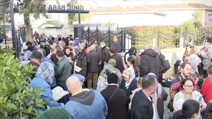 Oruç Baba Türbesi'nde Ramazanın ilk iftarına yoğun ilgi